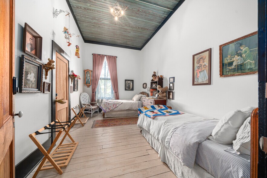More Photos Of 411 E Front Ave, Chester Hospitality For Sale