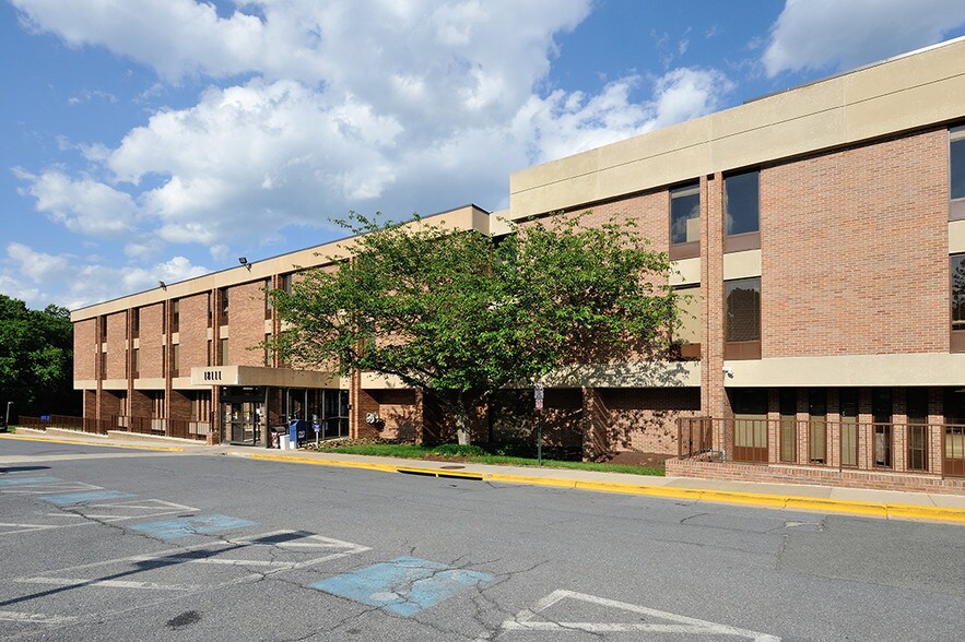 More Photos Of 18101 Prince Phillip Dr, Olney Unknown For Lease