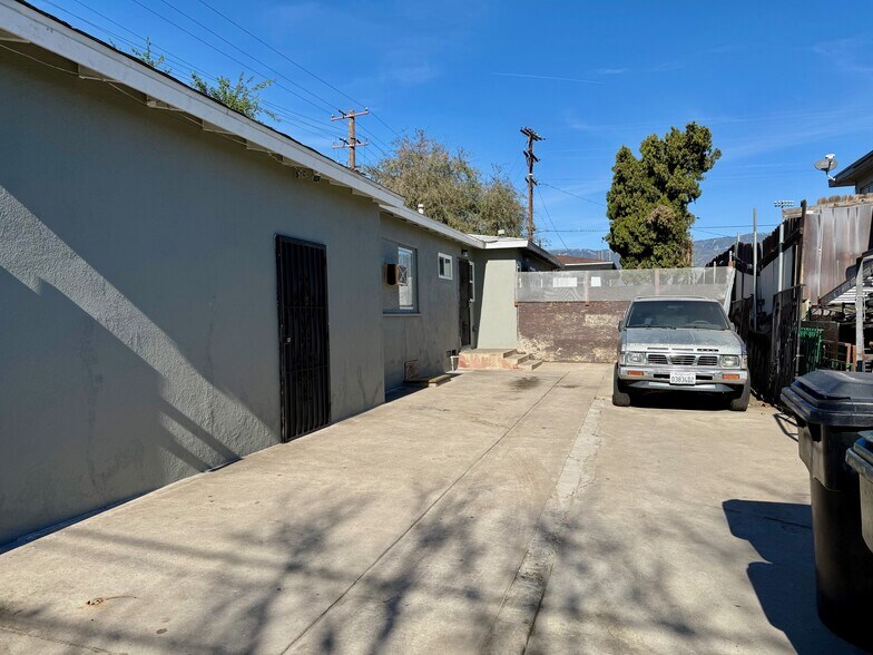 More Photos Of 695 W 17th St, San Bernardino Apartments For Sale
