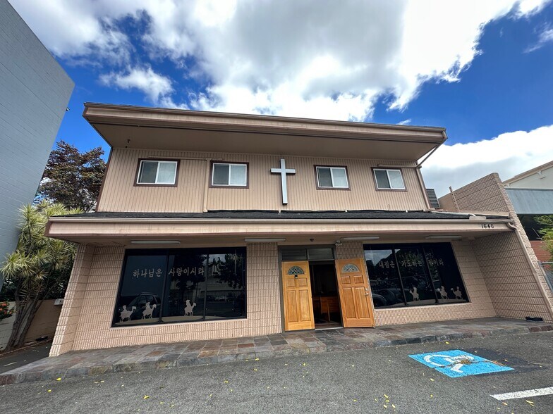 Primary Photo Of 1640 S King St, Honolulu Office For Sale