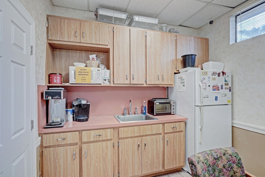 More Photos Of 3537 Forest Hill Blvd, West Palm Beach Medical For Lease