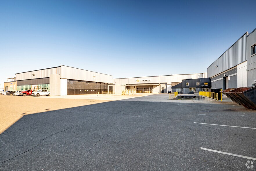 More Photos Of 15 Grumman Rd W, Bethpage Industrial For Sale