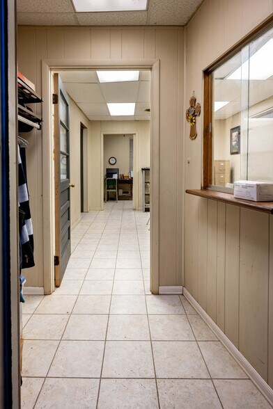 More Photos Of 170 Bennington Dr, Rochester Manufacturing For Lease