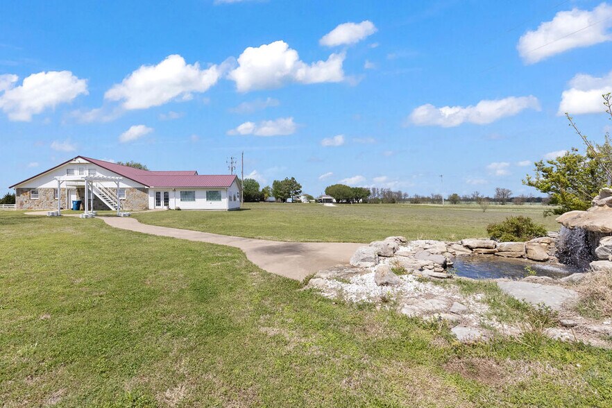 More Photos Of 58225 US-60, Fairland General Retail For Sale