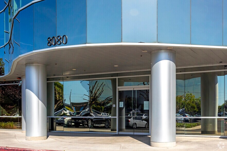 More Photos Of 8080 N Palm Ave, Fresno Office For Lease