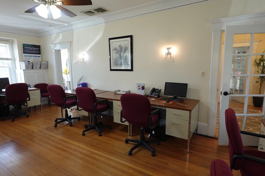 More Photos Of 235 Everett Ave, Wyckoff Office For Sale