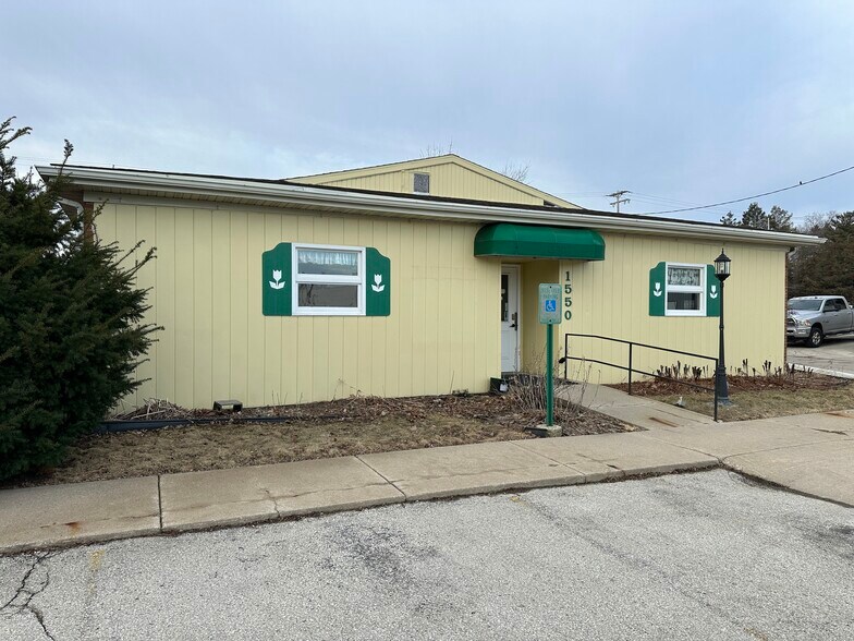 More Photos Of 1550 Dousman St, Green Bay Storefront Retail Office For Sale