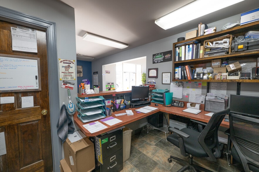 More Photos Of 2003 Route 209, Brodheadsville Auto Dealership For Sale