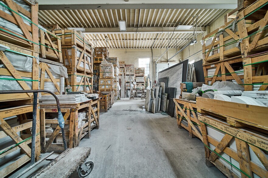 More Photos Of 2100 Jericho Tpke, Garden City Park Warehouse For Lease