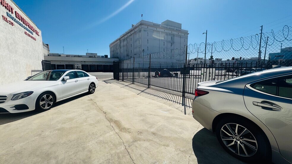 More Photos Of 365-369 S Central Ave, Los Angeles Warehouse For Lease