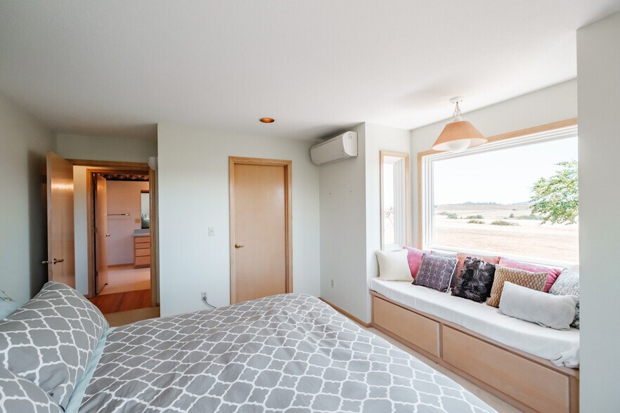 More Photos Of 10845 Brateng Rd, Monmouth Winery Vineyard For Sale