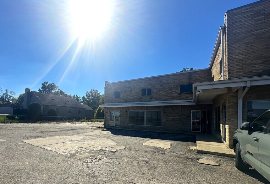 More Photos Of 4505 N Main St, Dayton Storefront Retail Office For Lease