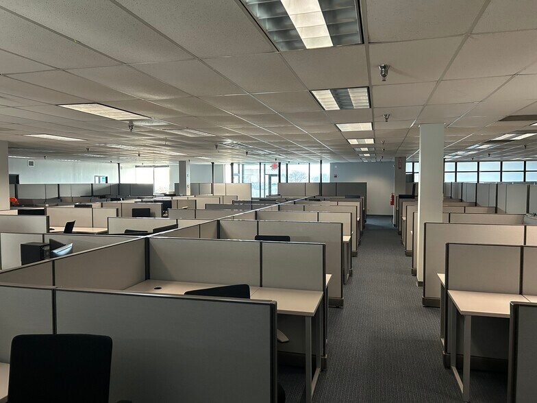 More Photos Of 4350 Equity Dr, Columbus Flex For Lease