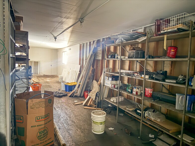 More Photos Of 937 NW Beaver St, Prineville Service For Sale