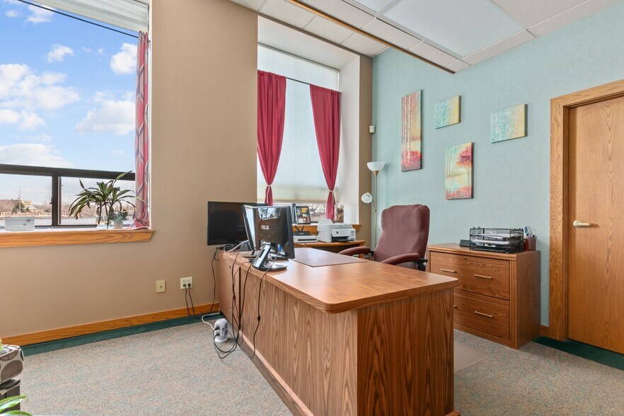 More Photos Of 600 S Main St, Oshkosh Office For Lease