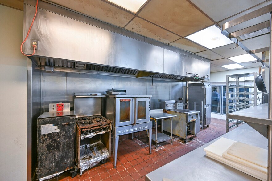 More Photos Of 2508 W 7th Ave, Corsicana Restaurant For Lease