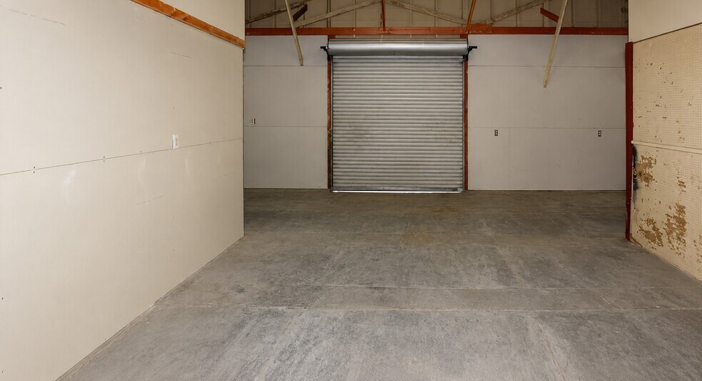 More Photos Of 35633 Highway 66, Daggett Warehouse For Sale