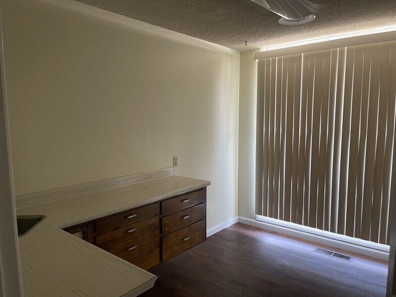 More Photos Of 245 W Cherry Ave, Porterville Medical For Lease