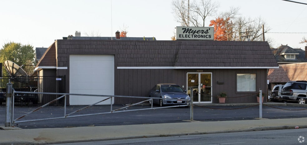 Primary Photo Of , Cincinnati General Retail For Sale