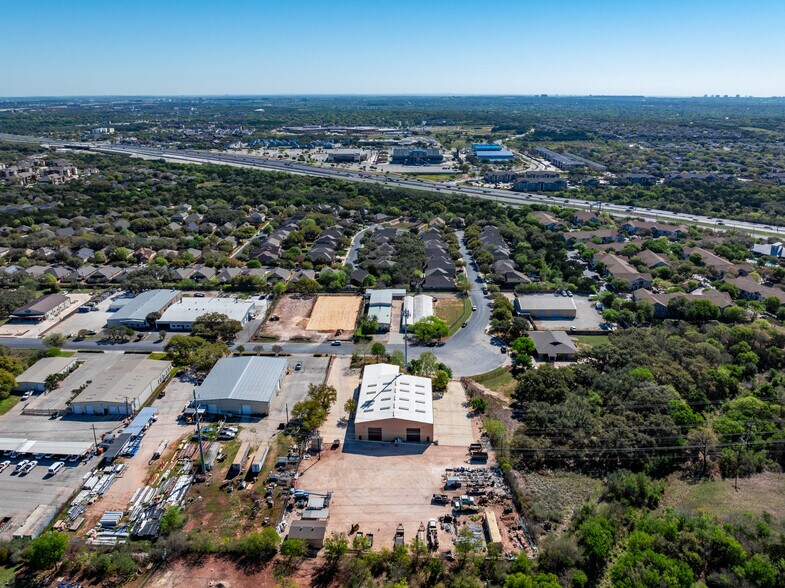 More Photos Of 13307 Western Oak Dr, Helotes Warehouse For Lease