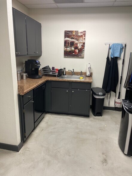 More Photos Of 8603 N New Braunfels Ave, San Antonio Medical For Lease