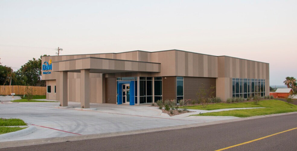 More Photos Of 2860 S US Highway 83, Zapata Office For Sale