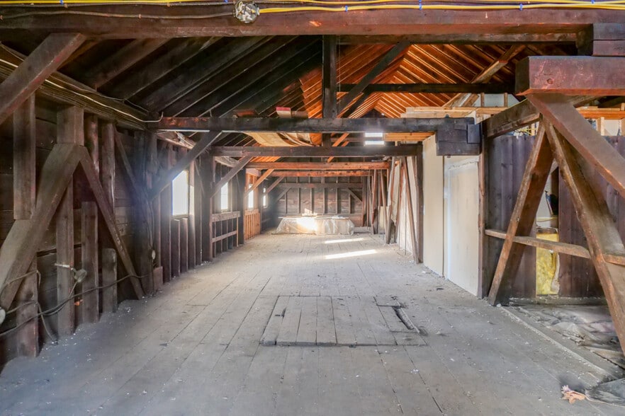 More Photos Of 6 Clinton Ave, Westfield Warehouse For Sale