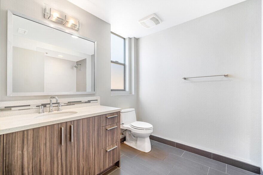 More Photos Of 11900 Courtleigh Dr, Los Angeles Apartments For Sale