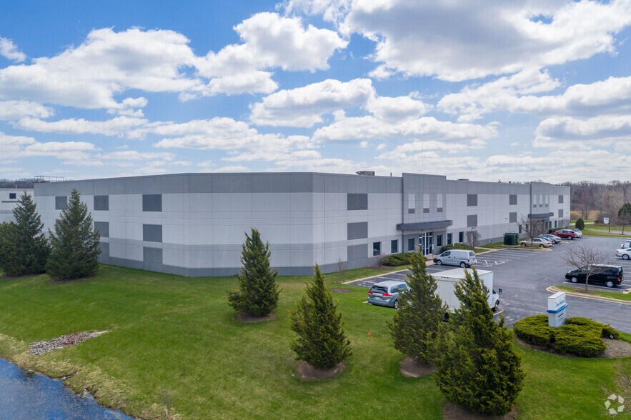 More Photos Of 10795 72nd Ave, Pleasant Prairie Warehouse For Lease