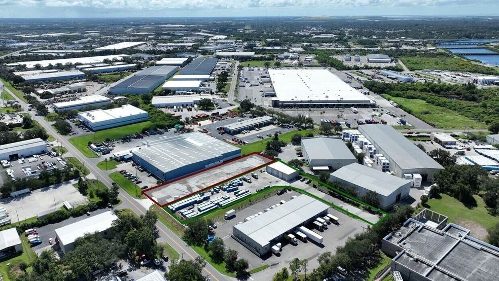 More Photos Of 1922 Tampa East Blvd, Tampa Warehouse For Lease