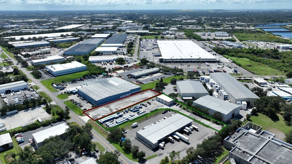 More Photos Of 1922 Tampa East Blvd, Tampa Warehouse For Lease