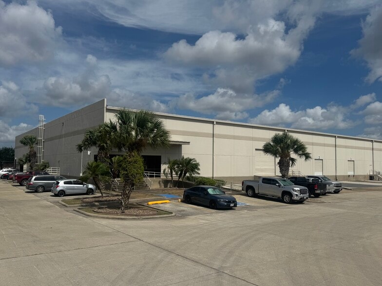More Photos Of 1000 Billy Mitchell Blvd, Brownsville Warehouse For Lease