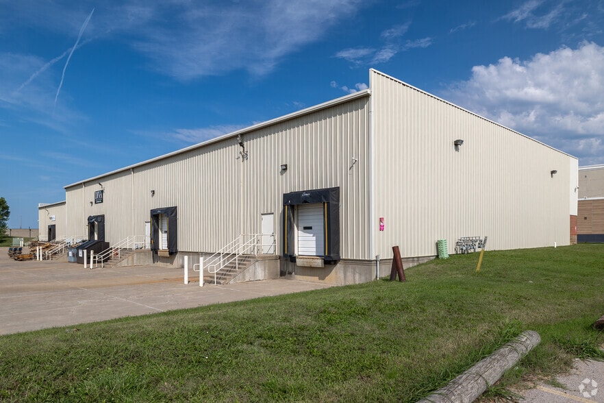 More Photos Of 9809 E Orme St, Wichita Warehouse For Lease