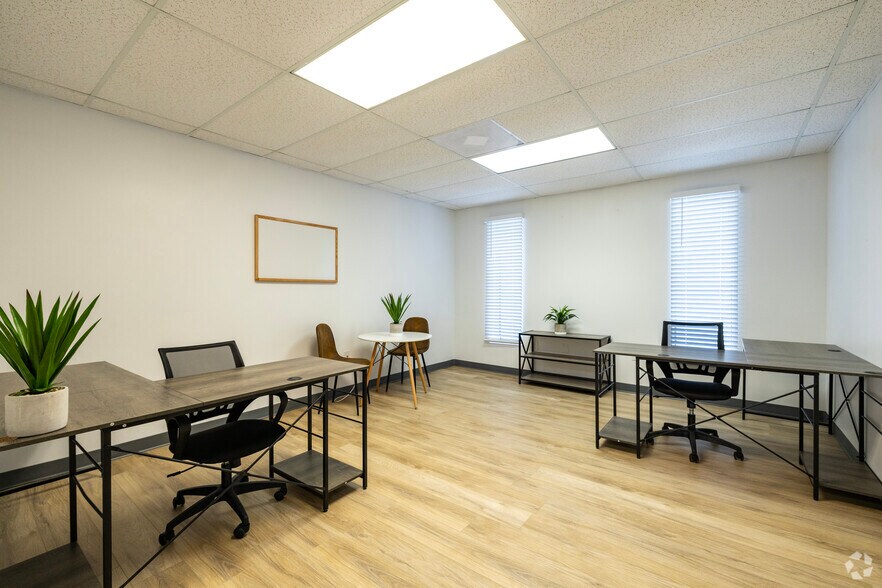 More Photos Of 5925 E Dr Martin Luther King Jr Blvd, Tampa Office For Lease
