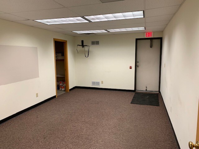 More Photos Of 662 Armour Rd, Oconomowoc Warehouse For Lease