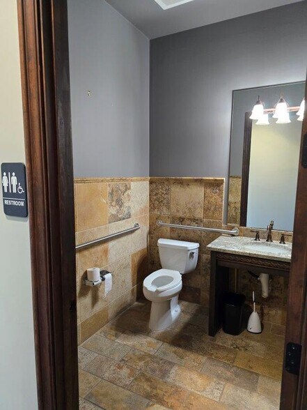 More Photos Of 3310 N Capital Of Texas Hwy, Austin Storefront Retail Office For Lease