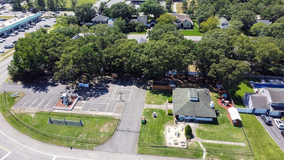 More Photos Of 9-10 Glenmere Ln, Coram General Retail For Sale