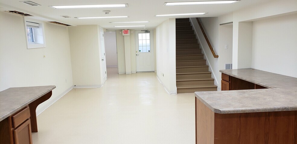 More Photos Of 14319 Manchester Rd, Ballwin Freestanding For Lease