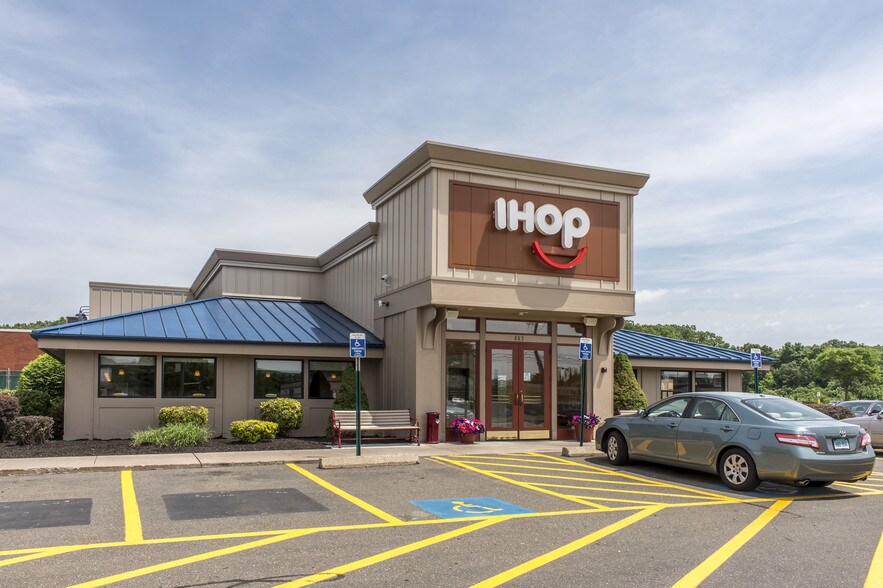 More Photos Of 835-875 Queen St, Southington Unknown For Lease
