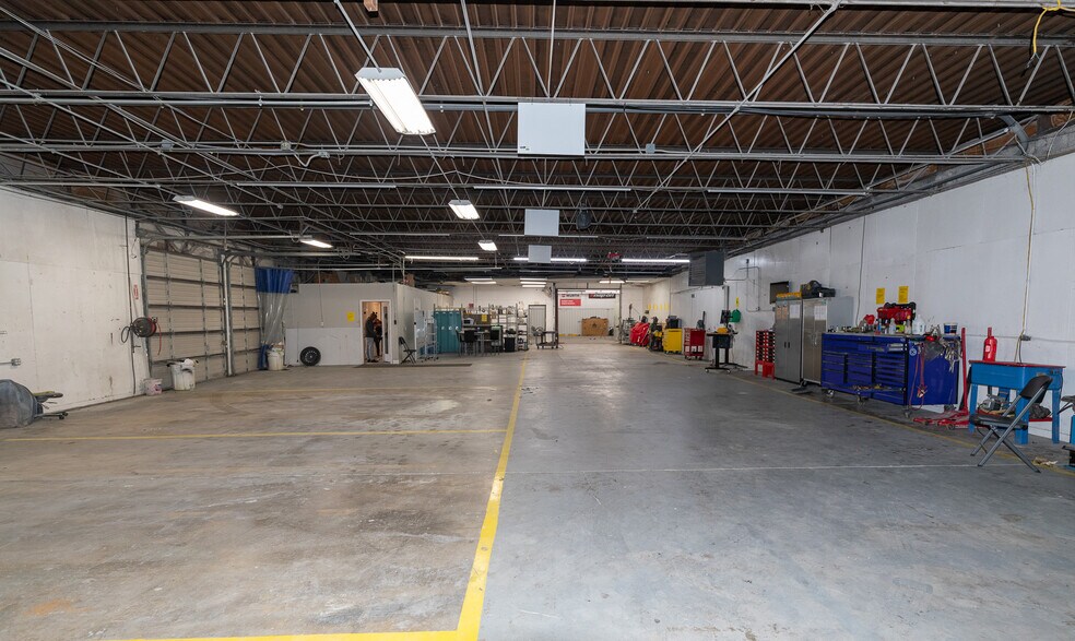 More Photos Of 2300B Plantside Dr, Louisville Warehouse For Lease