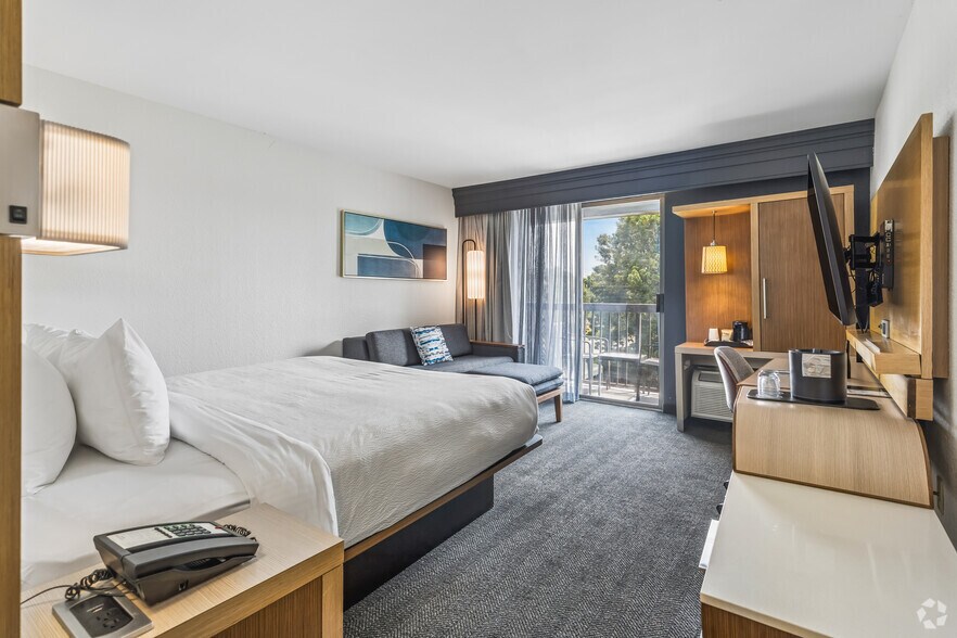 More Photos Of 3076 Kirby Pky, Memphis Hotel For Sale
