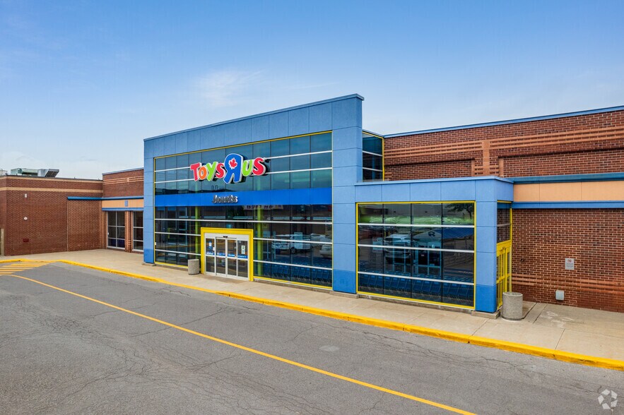 More Photos Of 100 Boul Brien, Repentigny General Retail For Sale