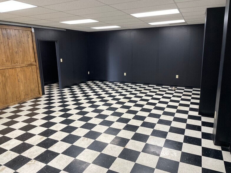 More Photos Of 403 Highway 183, Piedmont Light Manufacturing For Lease