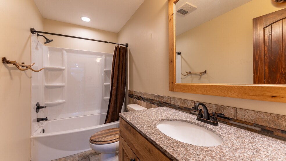 More Photos Of 283 Broken Post, Richland Specialty For Sale