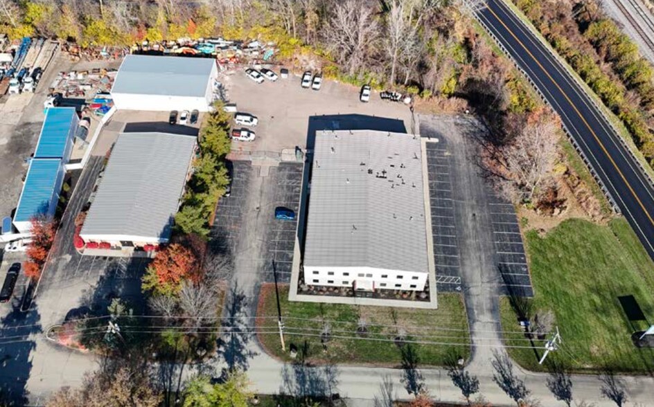 More Photos Of 11121 Canal Rd, Sharonville Flex For Lease