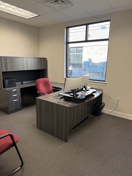 More Photos Of 633 E Fernhurst Dr, Katy Medical For Sale