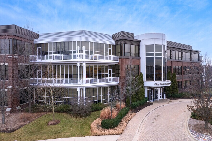 More Photos Of 250 Parkway Dr, Lincolnshire Office Residential For Lease