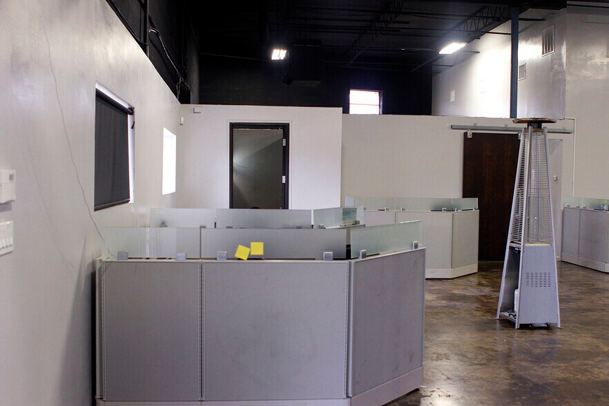 More Photos Of 2819 Blystone Ln, Dallas Distribution For Lease