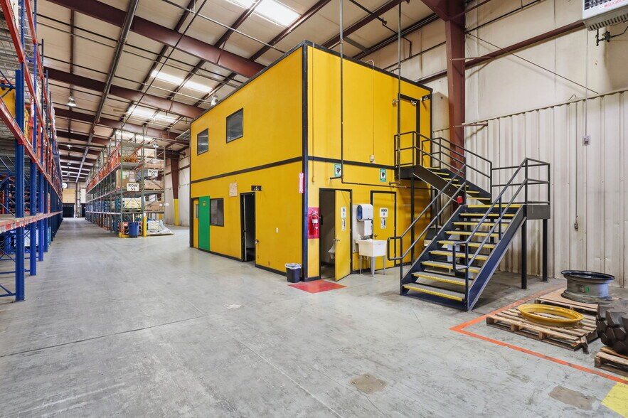 More Photos Of 1526 S Brightleaf Blvd, Smithfield Warehouse For Lease