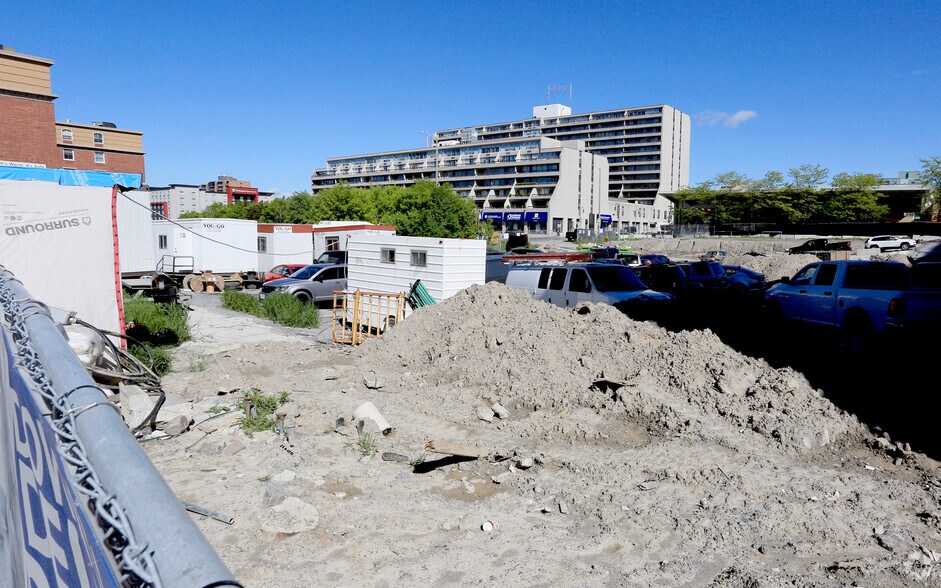 More Photos Of 100 Bond St E, Oshawa Apartments For Lease